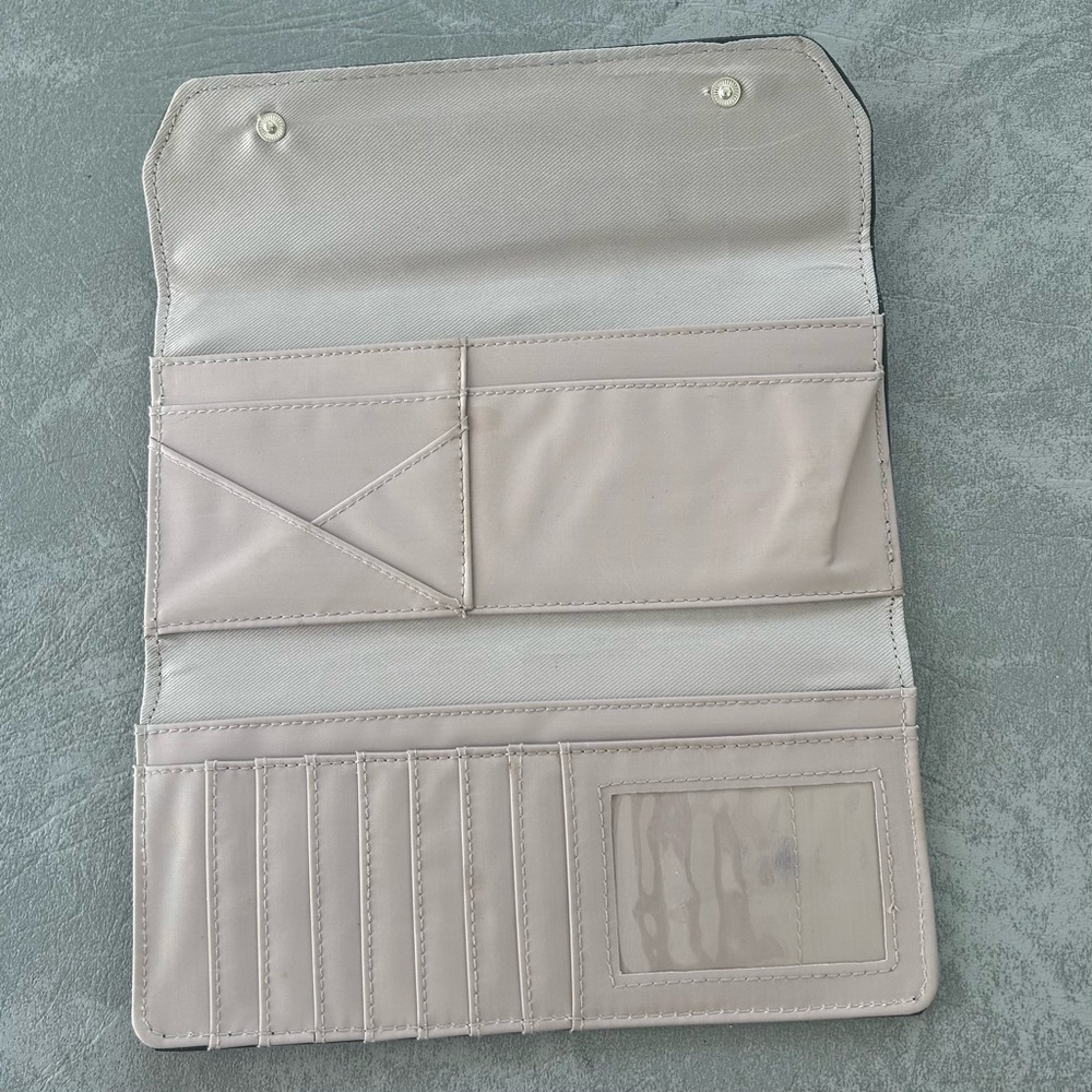 Kenneth Cole Reaction Black Leather Wallet - Picture 6 of 8